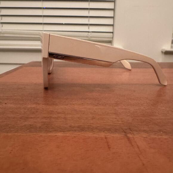 Quay BY THE WAY sunglasses NWOT’s Ivory - Picture 6 of 7
